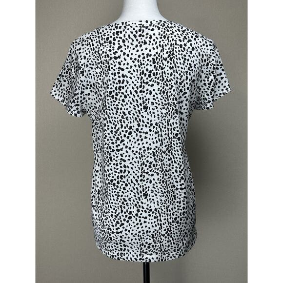 VINCE CAMUTO Scoop Neck Animal Print Short Sleeves Tee Medium Black & White - Picture 4 of 10